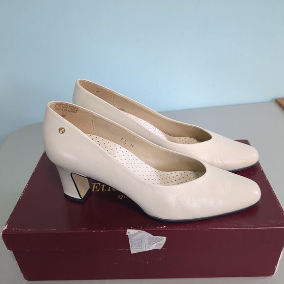 Etienne Aigner Women's Taylor Leather Pump Heel Shoes 5.5 M bone heels vintage - Picture 1 of 5